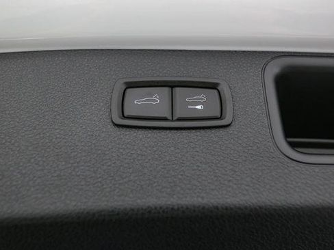 Used 2018 Porsche Macan Turbo image 12