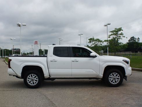 Used 2025 Toyota Tacoma SR5 AWD/4WD image 21