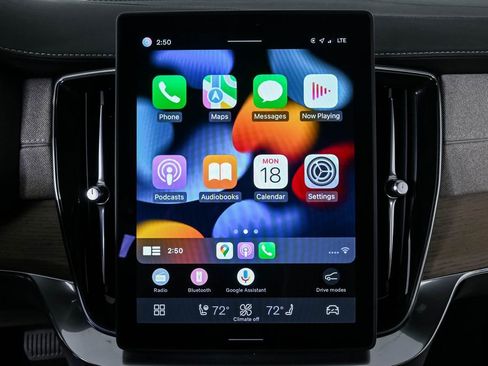 Certified 2025 Volvo XC90 B5 Plus AWD/4WD image 18