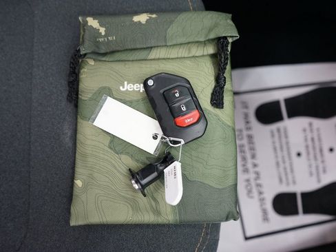 Used 2024 Jeep Wrangler Unlimited AWD/4WD image 57