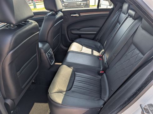 Used 2016 Chrysler 300 C Platinum w/ Safetytec Plus Group image 15