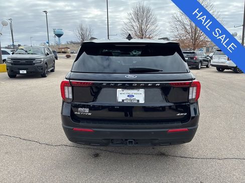 Used 2025 Ford Explorer Active AWD/4WD image 7