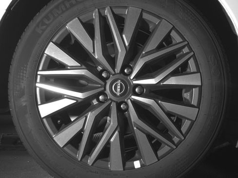Used 2025 Nissan Altima 2.5 SV FWD image 15