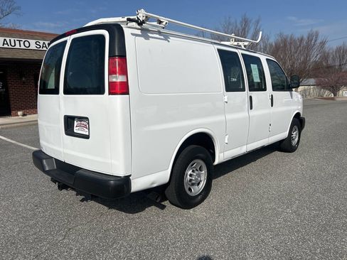 Used 2017 Chevrolet Express 2500 image 3