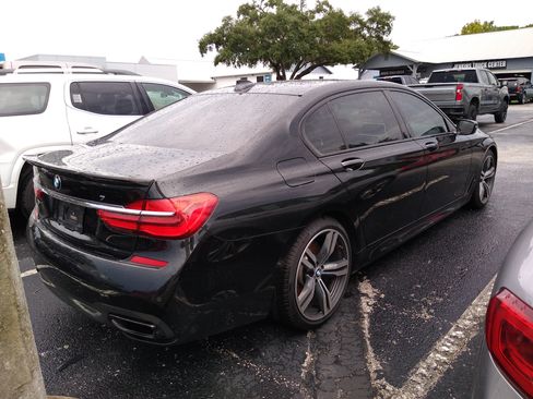 Used 2019 BMW 750i w/ Executive Package RWD image 3