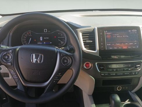 Used 2017 Honda Pilot EX image 9
