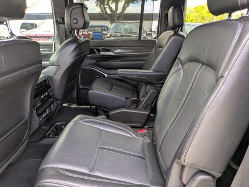 Used 2022 Jeep Wagoneer Series III w/ Convenience Group I AWD/4WD image 16