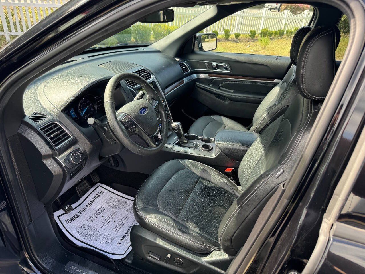 Used 2018 Ford Explorer Limited w/ Equipment Group 301A FWD image 9