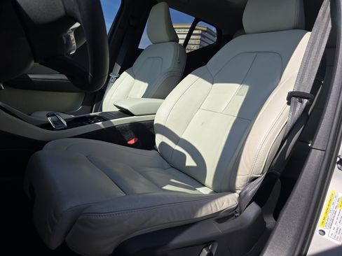 Used 2023 Volvo XC40 B5 Plus w/ Protection Package Premier image 6