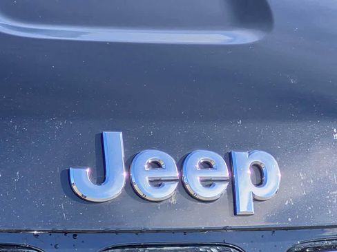 Used 2018 Jeep Grand Cherokee Limited AWD/4WD image 16