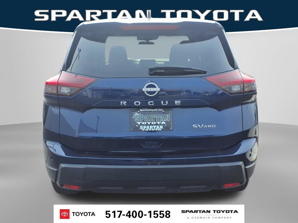 Used 2024 Nissan Rogue SV AWD/4WD image 8