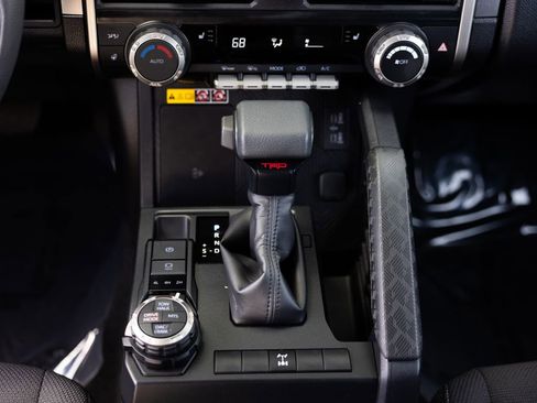 Certified 2025 Toyota 4Runner TRD Off-Road AWD/4WD image 20