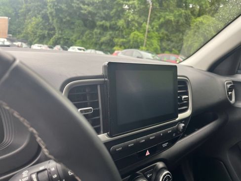 Used 2026 Hyundai Venue SEL FWD image 17