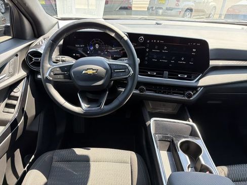 Used 2025 Chevrolet Equinox LT FWD image 16