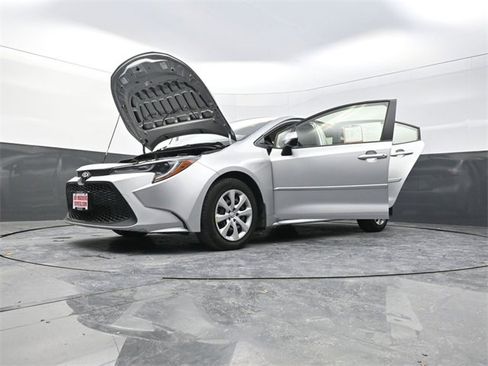 Used 2022 Toyota Corolla LE image 37