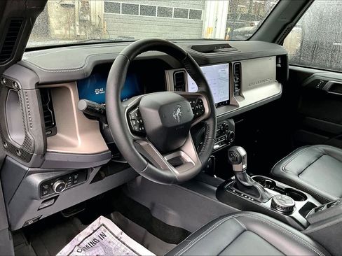 Used 2025 Ford Bronco Outer Banks image 18