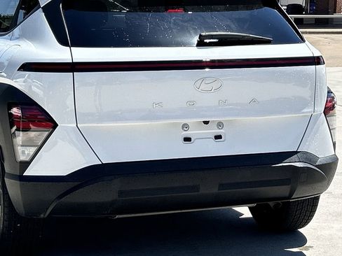 Used 2025 Hyundai Kona SEL FWD image 6