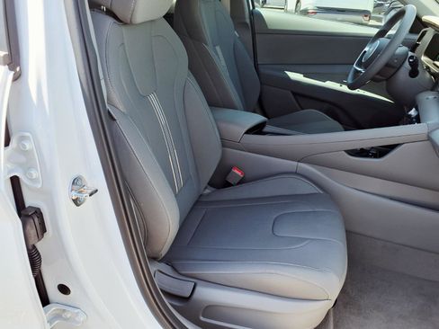 New 2026 Hyundai Elantra Hybrid FWD image 7