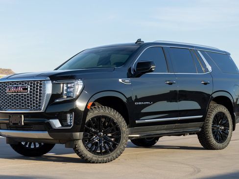 Used 2024 GMC Yukon Denali AWD/4WD image 9