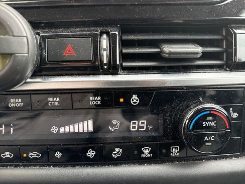 Used 2022 Nissan Pathfinder SL image 17