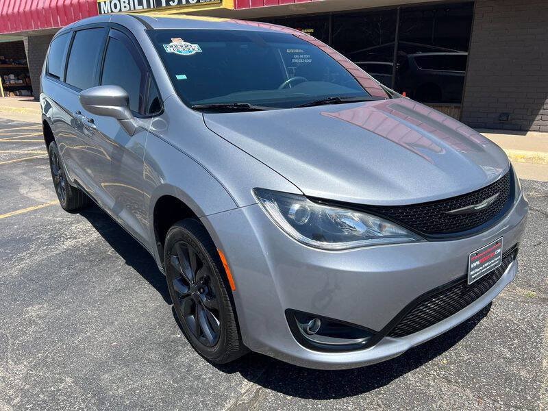 Used 2018 Chrysler Pacifica Touring Plus w/ S Appearance Package FWD image 10