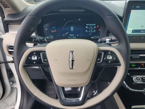 New 2026 Lincoln Corsair Premiere image 16