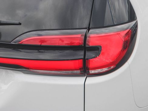 Used 2023 Chrysler Pacifica Touring-L FWD image 12