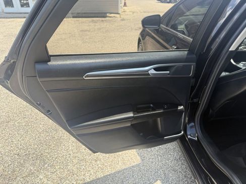 Used 2020 Ford Fusion SEL image 15