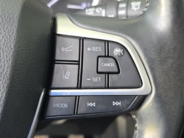 Used 2022 Toyota Highlander XLE FWD image 29