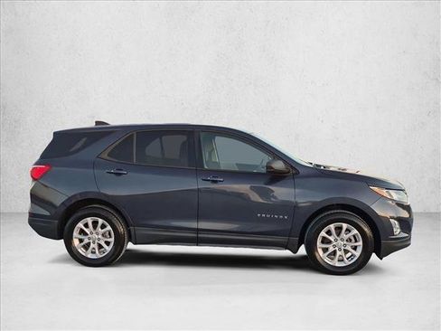 Used 2019 Chevrolet Equinox LS w/ LS Convenience Package FWD image 4