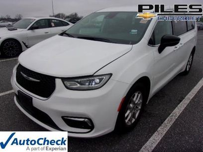 Used 2024 Chrysler Pacifica Touring-L