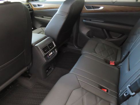 New 2025 Volkswagen Atlas SE image 22