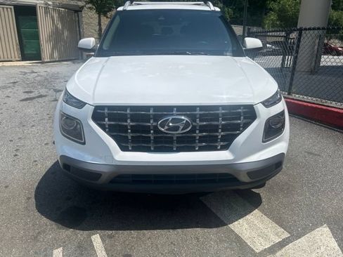 Used 2021 Hyundai Venue SEL FWD image 2
