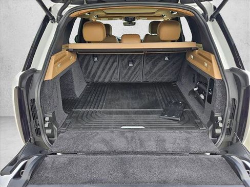 Used 2024 Land Rover Range Rover SE AWD/4WD image 7