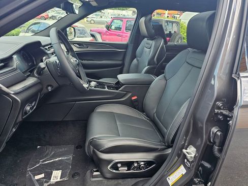 New 2024 Jeep Grand Cherokee L Overland w/ Advanced Protech Group III image 20