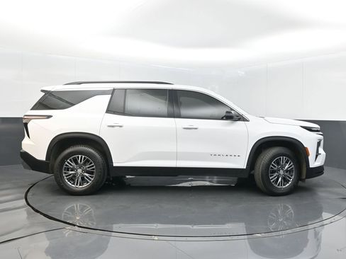 Used 2025 Chevrolet Traverse LT w/ LPO, Floor Liner Package AWD/4WD image 6