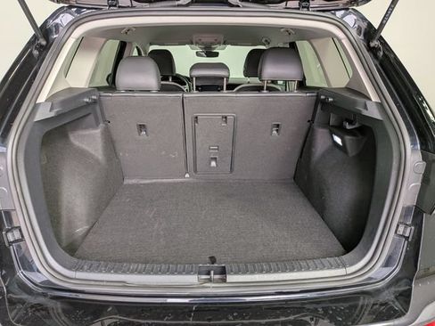 Used 2025 Volkswagen Taos SE AWD/4WD image 10