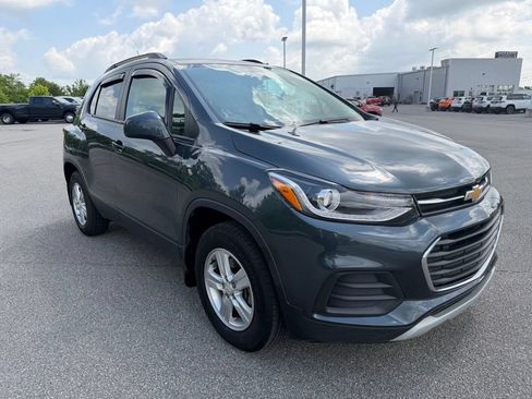 Used 2022 Chevrolet Trax LT w/ LT Convenience Package AWD/4WD image 7