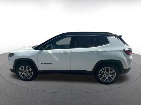 Used 2025 Jeep Compass Limited image 9