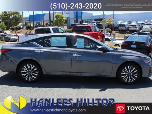 Used 2025 Nissan Altima 2.5 SV FWD image 6