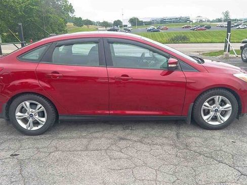 Used 2014 Ford Focus SE w/ SE Winter Package FWD image 1