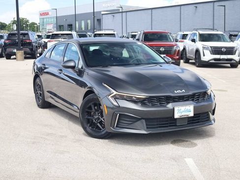 Used 2025 Kia K5 LXS FWD image 2
