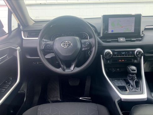 Used 2024 Toyota RAV4 XLE AWD/4WD image 6