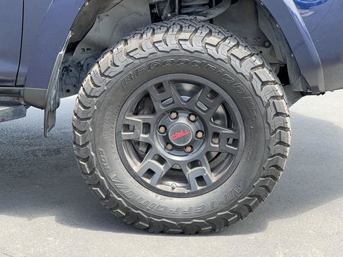 Used 2018 Toyota 4Runner SR5 AWD/4WD image 16