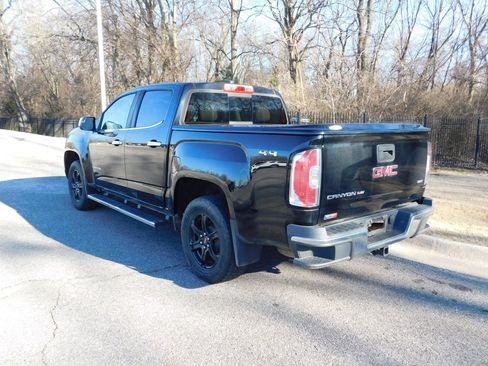 Used 2017 GMC Canyon SLT image 3