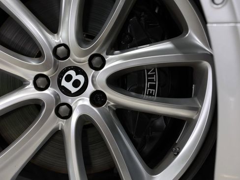 Used 2021 Bentley Continental GT image 9