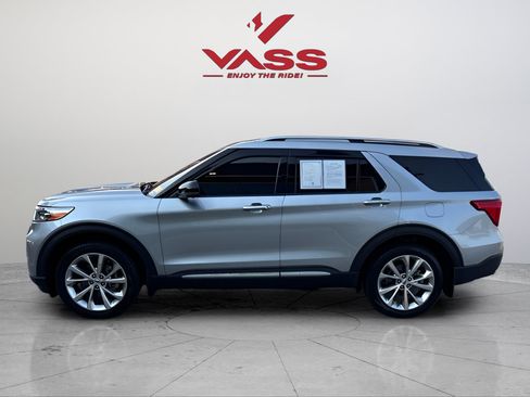 Used 2023 Ford Explorer Platinum w/ Technology Package AWD/4WD image 2