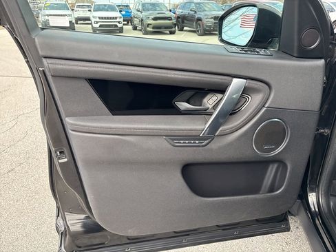 Used 2020 Land Rover Discovery Sport SE image 8