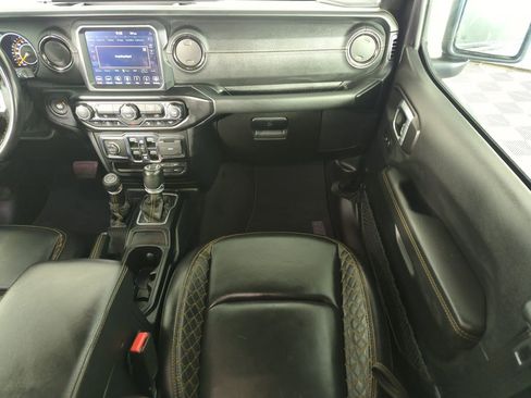 Used 2021 Jeep Gladiator Overland AWD/4WD image 16