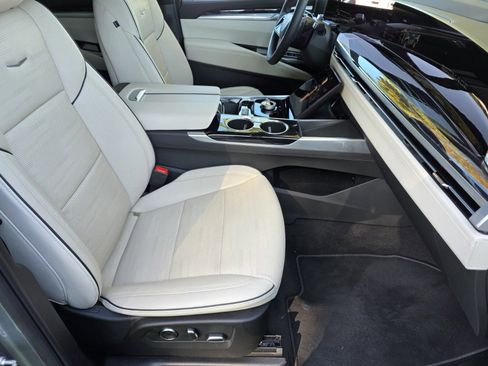 Used 2025 Cadillac Escalade Sport w/ Touring Package AWD/4WD image 3